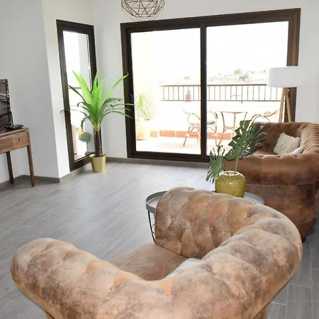 Penthouse With Sea, Golf And Mountain Views Appartamento *